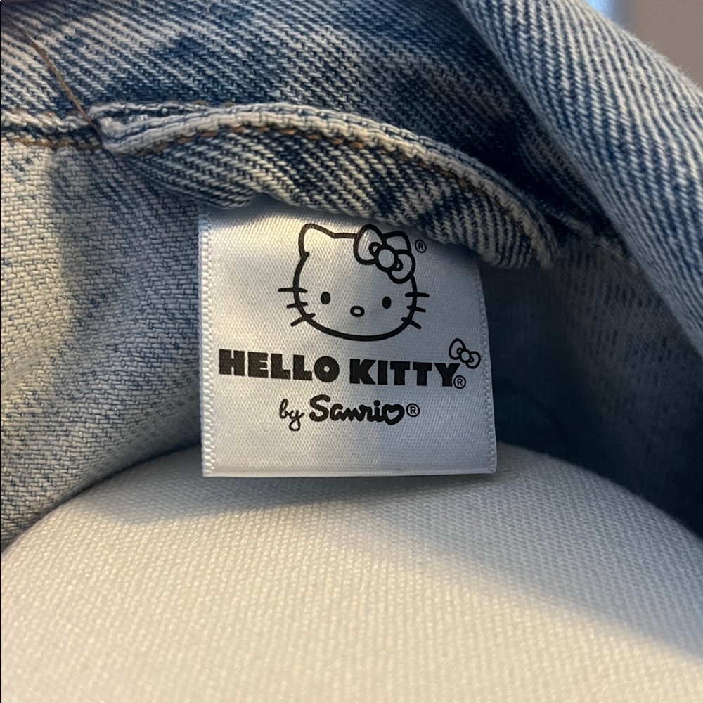 Hello Kitty by Sanrio - Picture 8 of 14